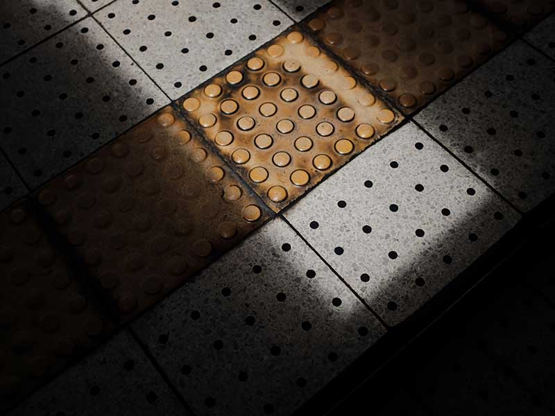 Fliesen mit Punktraster